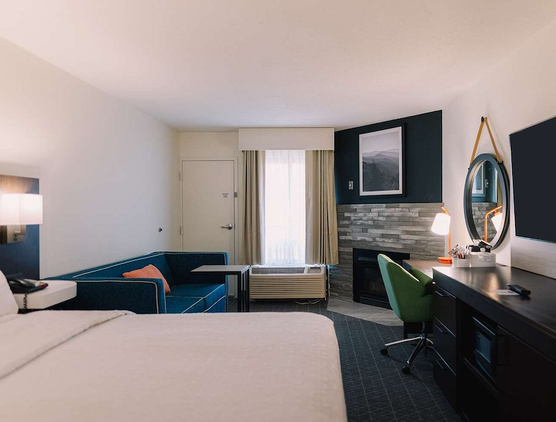 Hampton Inn Gatlinburg Downtown room with balcony