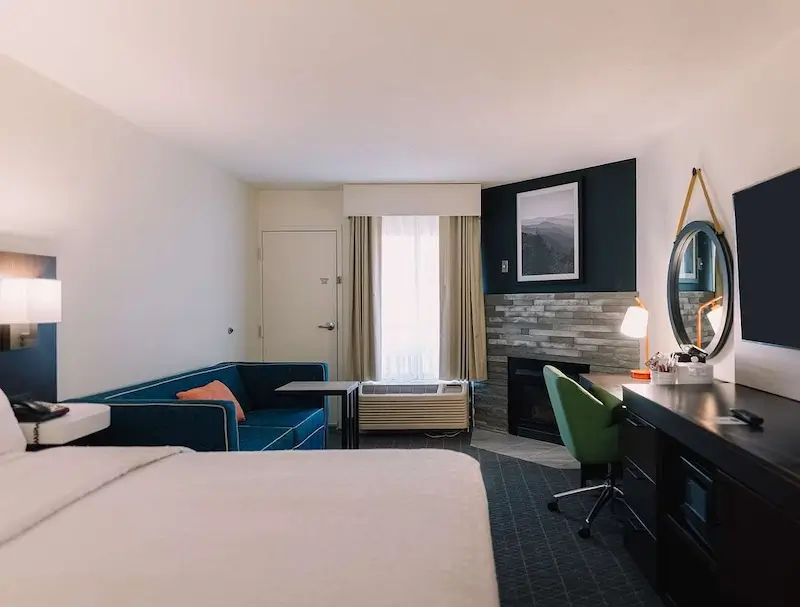 Hampton Inn Gatlinburg Downtown room with balcony